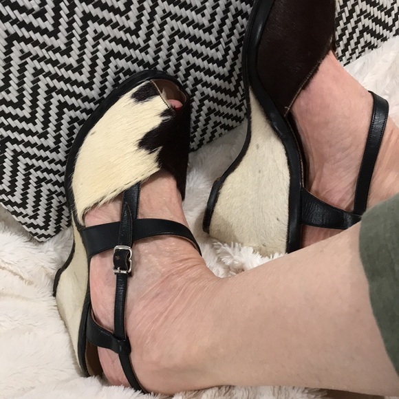 CALF HAIR SANDALS - Picture 4 of 15